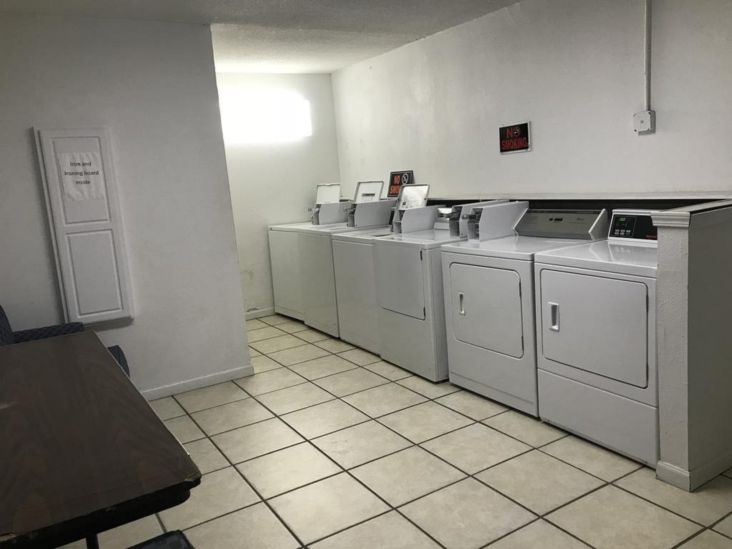 Carmel Inn And Suites Тибодо Экстерьер фото