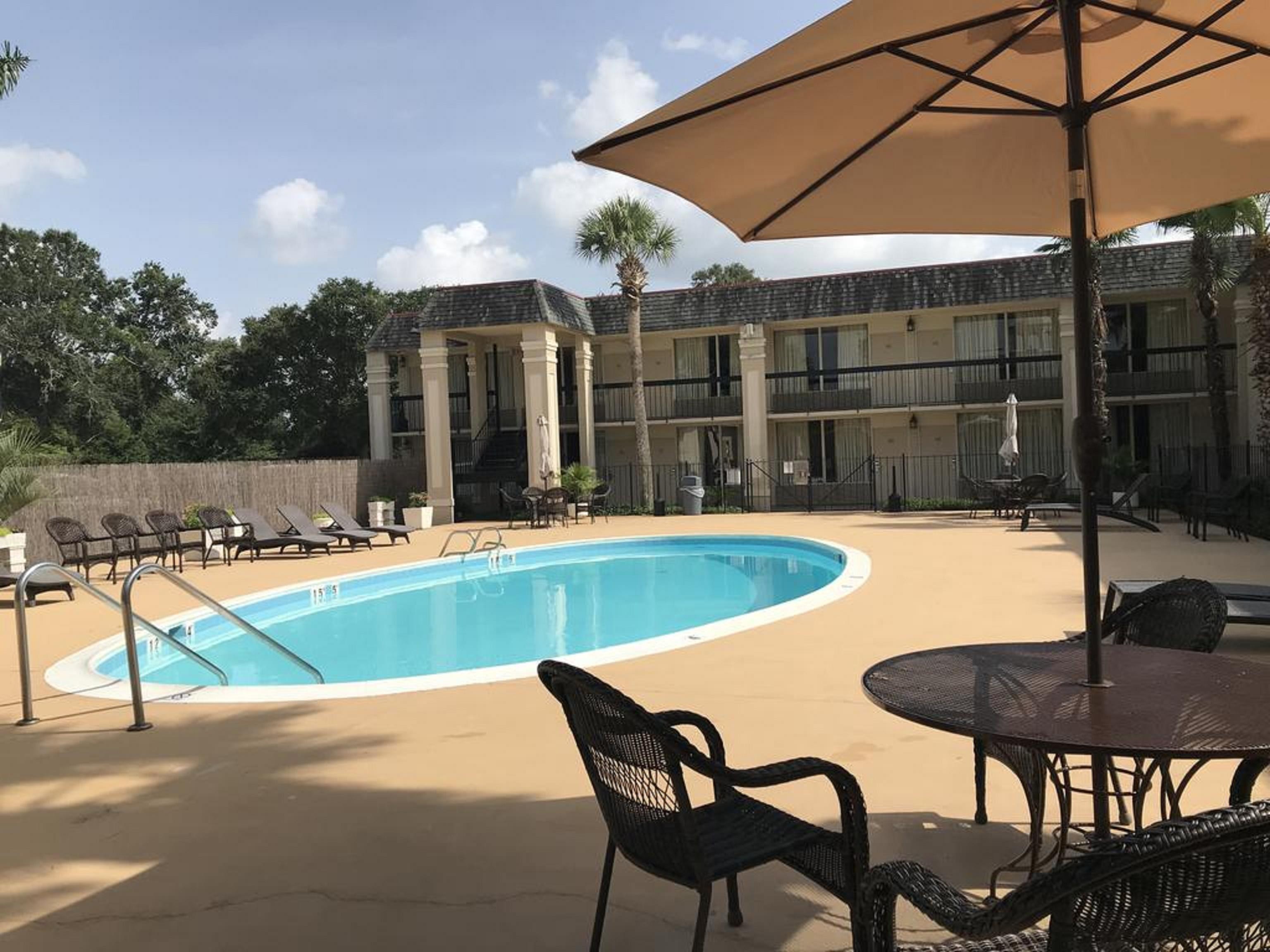 Carmel Inn And Suites Тибодо Экстерьер фото