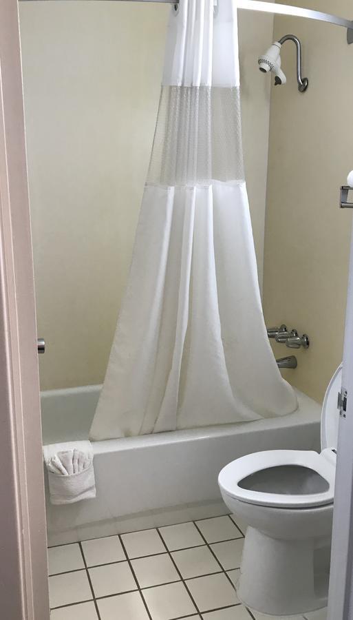 Carmel Inn And Suites Тибодо Экстерьер фото