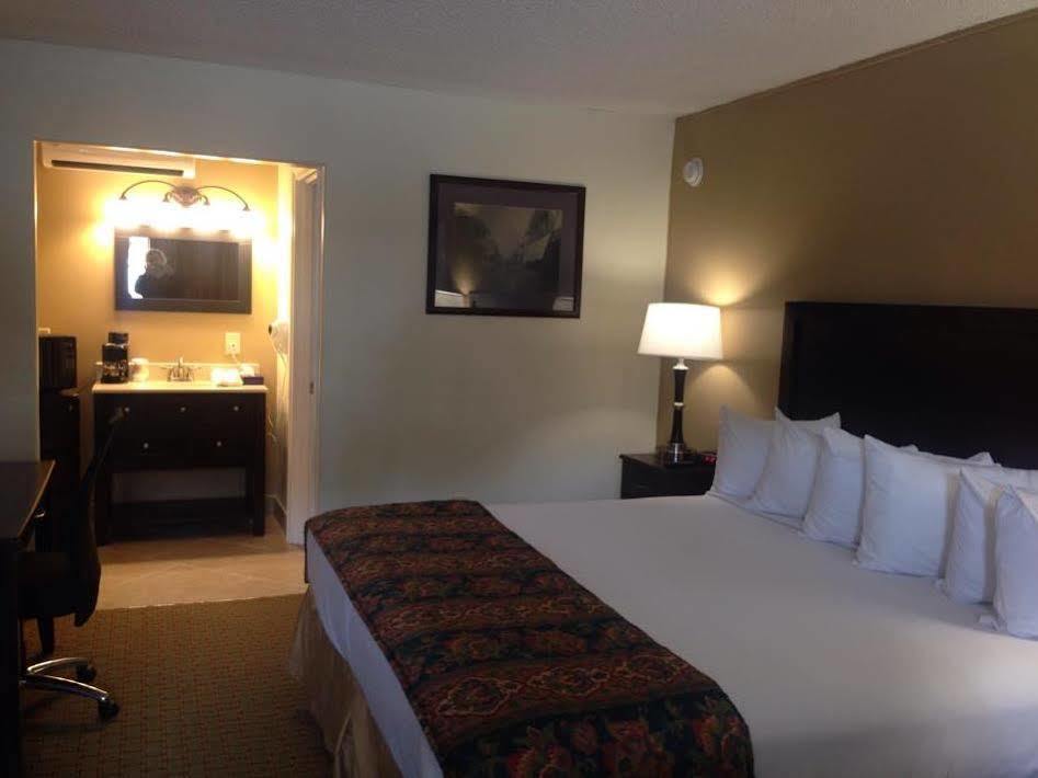 Carmel Inn And Suites Тибодо Экстерьер фото